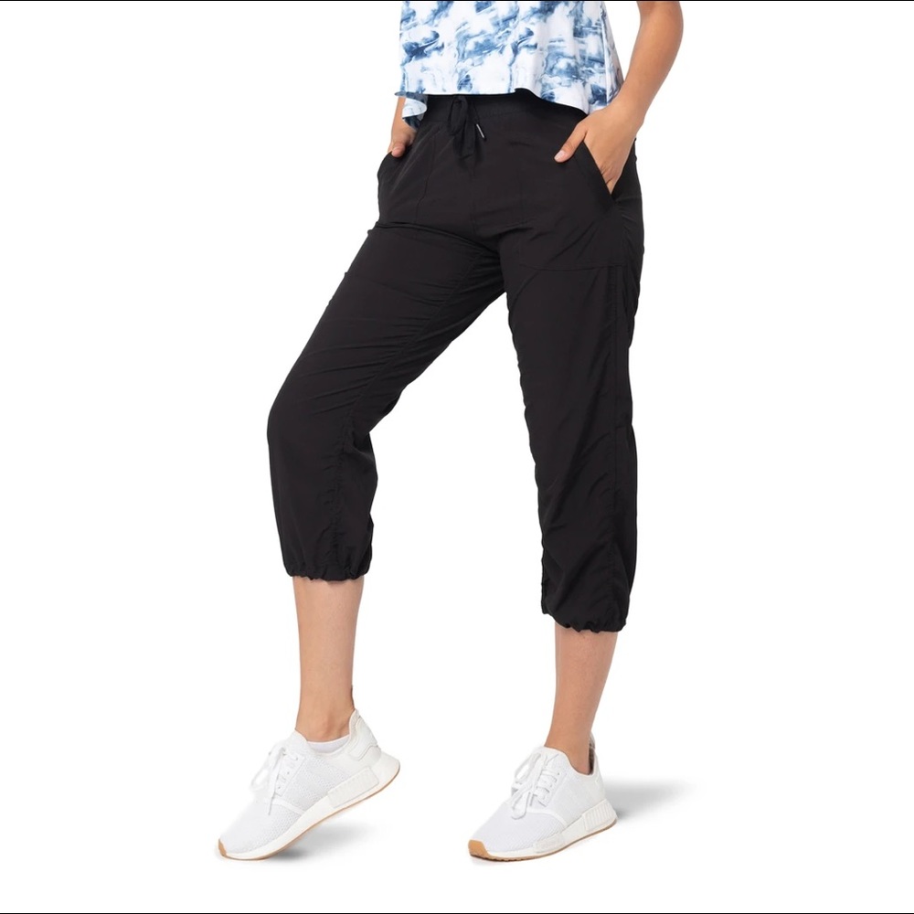 Kyodan black cropped high waisted elastic waist joggers